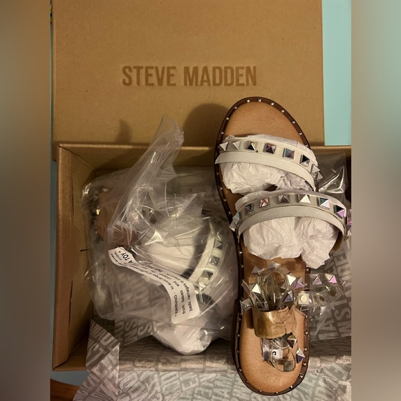 Steve Madden gladiator clear studded sandals NEW with box size 6 NWT - Picture 3 of 3